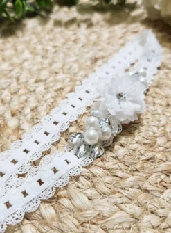 Bandeau baptême fleurs et perles