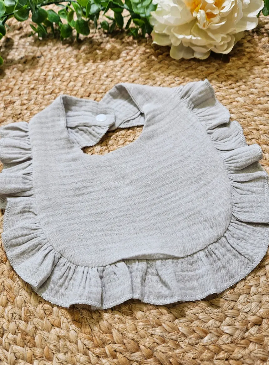 Bavoir bébé en coton de gaze et froufrou - Personnalisable