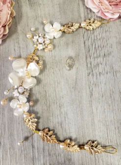 Bijoux de tête couronne fleurs et perles