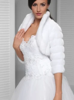Boléro femme fausse fourrure côtelé court manches 3/4