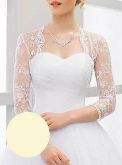 Boléro mariée court brodé et perlé manches 3/4