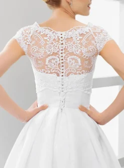 Boléro mariée dentelle dos boutonné manches courtes
