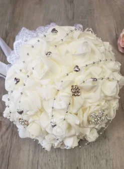 Bouquet de Mariée roses blanches et bijoux Blanc