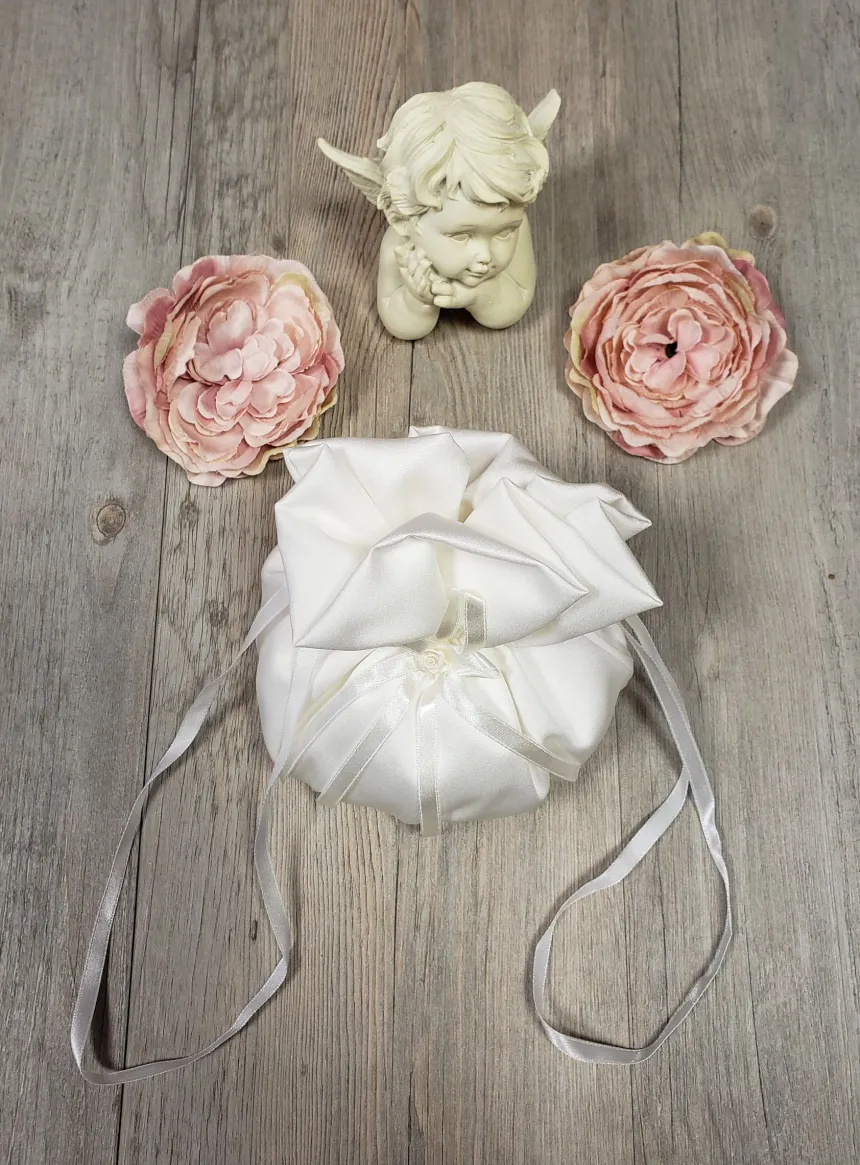 Bourse enfant en satin et petit noeud