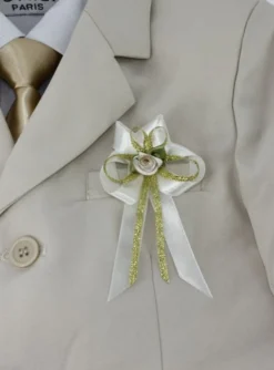 Boutonnière fleur et ruban satin