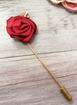 Boutonnière rose tissu et pic Bordeaux
