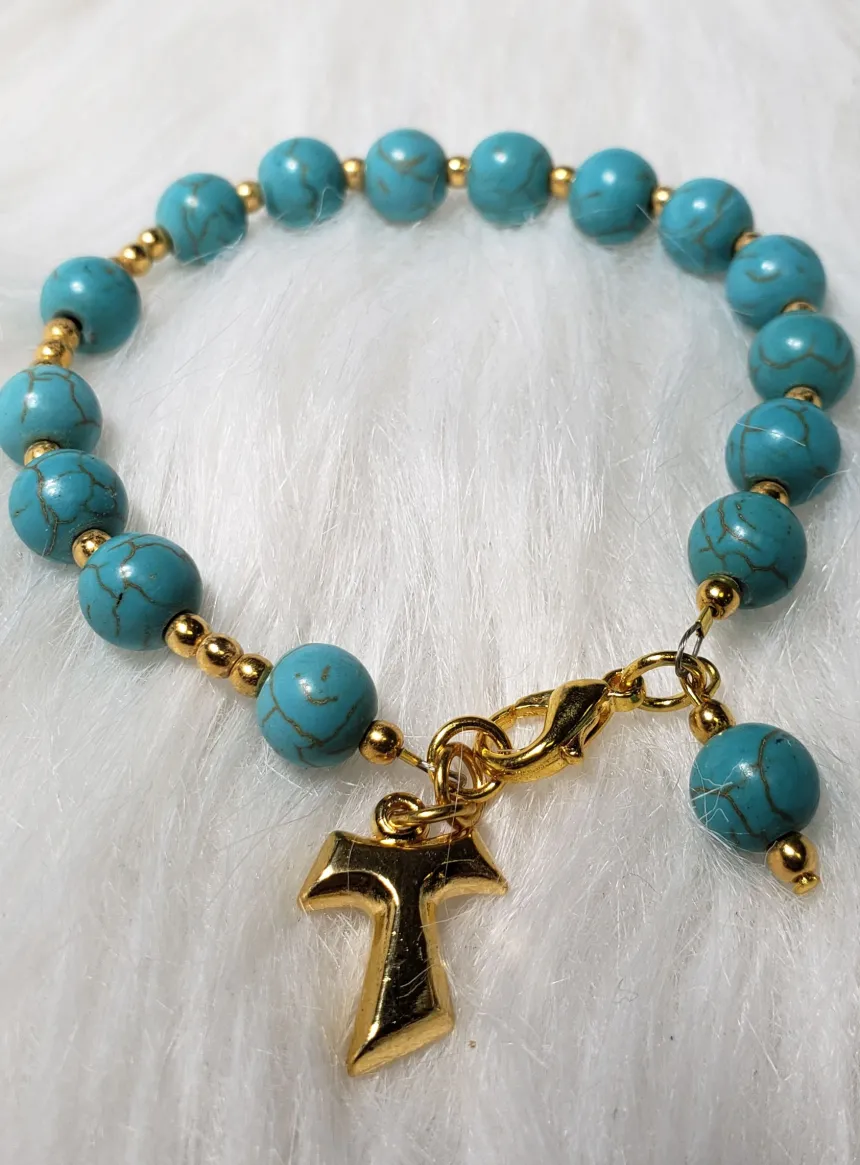 Bracelet chrétien en Perles Turquoise avec la croix de St Antoine Bleu turquoise