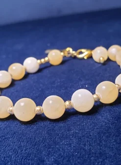 Bracelet chrétien Perles de Jade ambré et médaillon croix Ivoire - Ecru