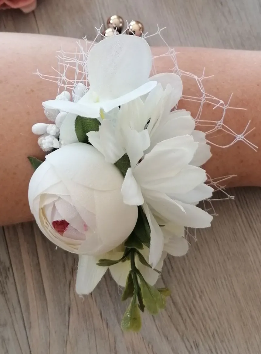 Bracelet demoiselle d'honneur composition florale