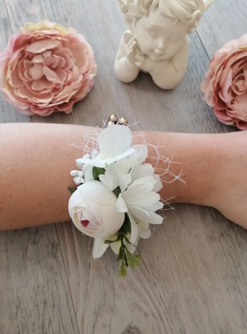 Bracelet demoiselle d'honneur composition florale