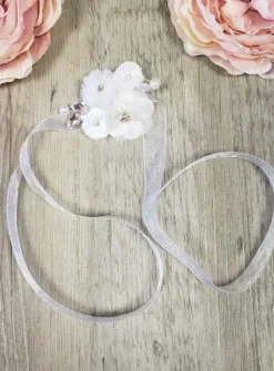 Bracelet demoiselle d'honneur fleurs et ruban Blanc