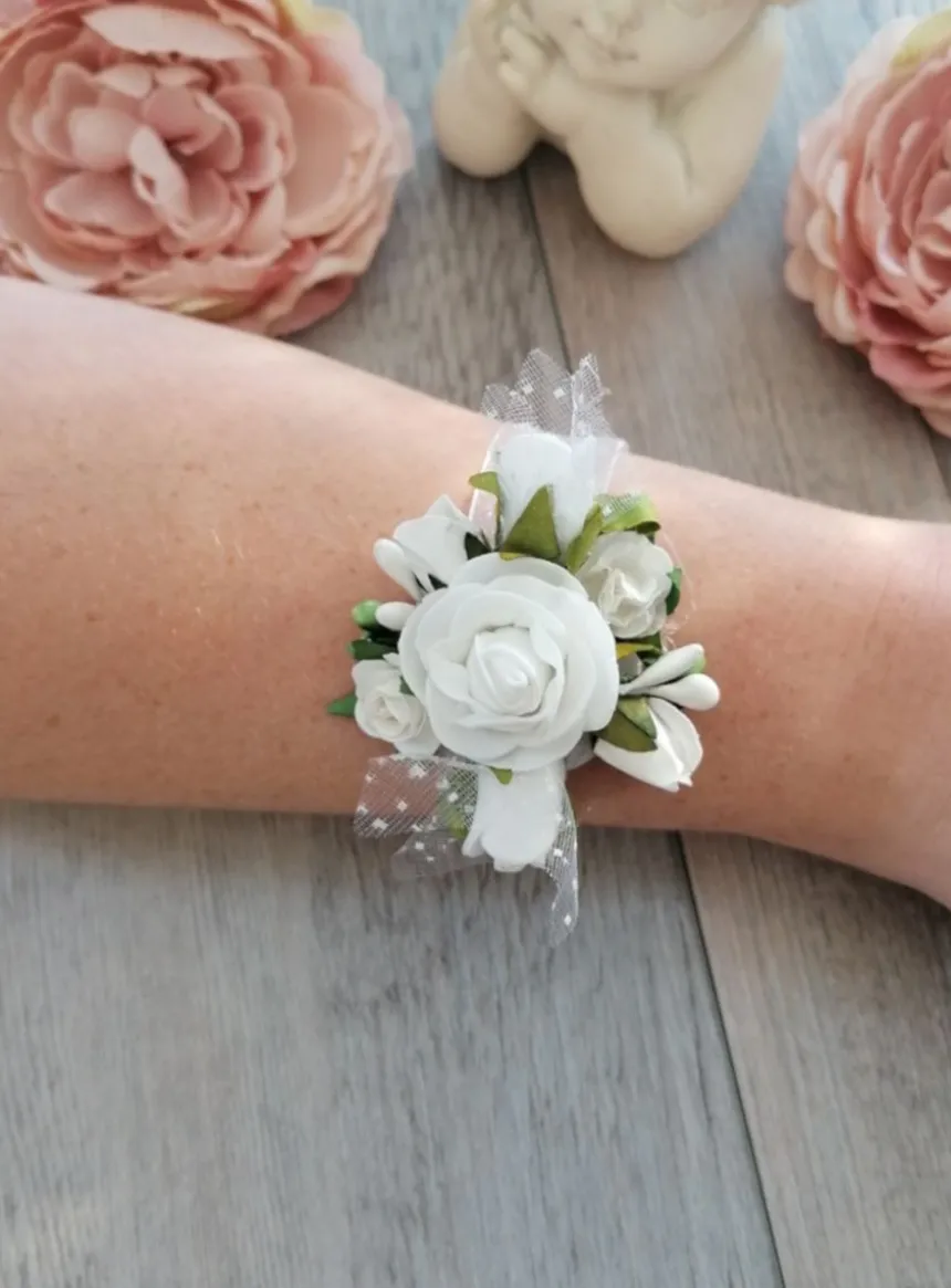Bracelet demoiselle d'honneur fleurs blanches Blanc