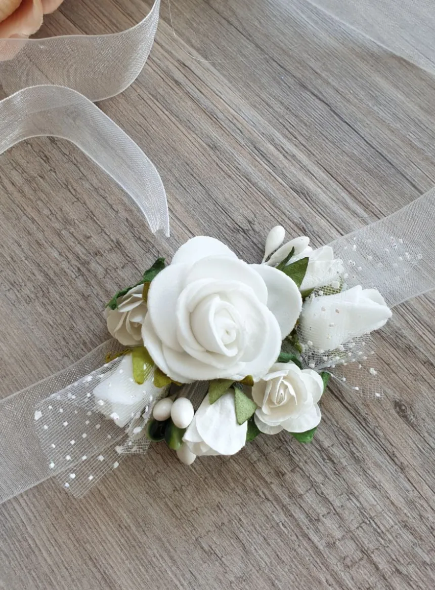 Bracelet demoiselle d'honneur fleurs blanches Blanc
