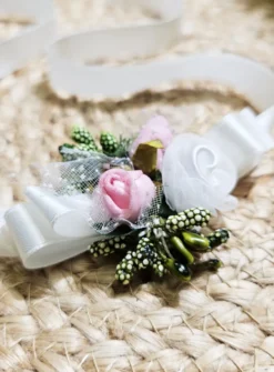 Bracelet fleuri pour demoiselle d'honneur ou communiante - Fait main