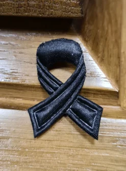 Broche Deuil ruban noir Noir