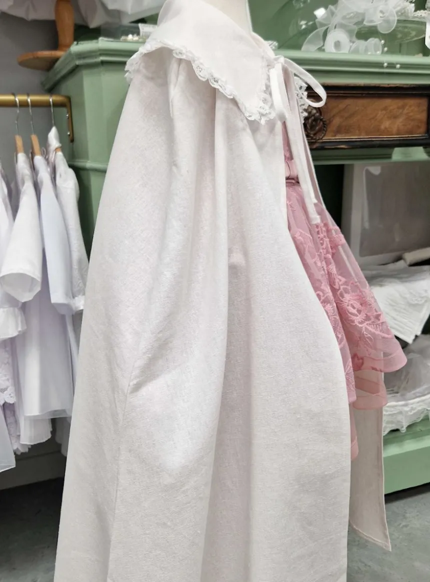 Cape bébé en lin – Élégance et charme intemporel