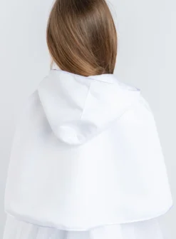 Cape blanche en satin avec capuche