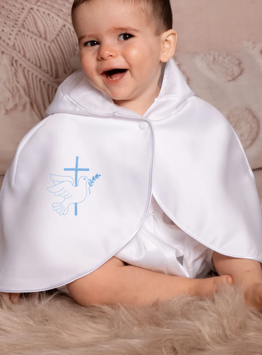 Cape blanche en satin avec capuche