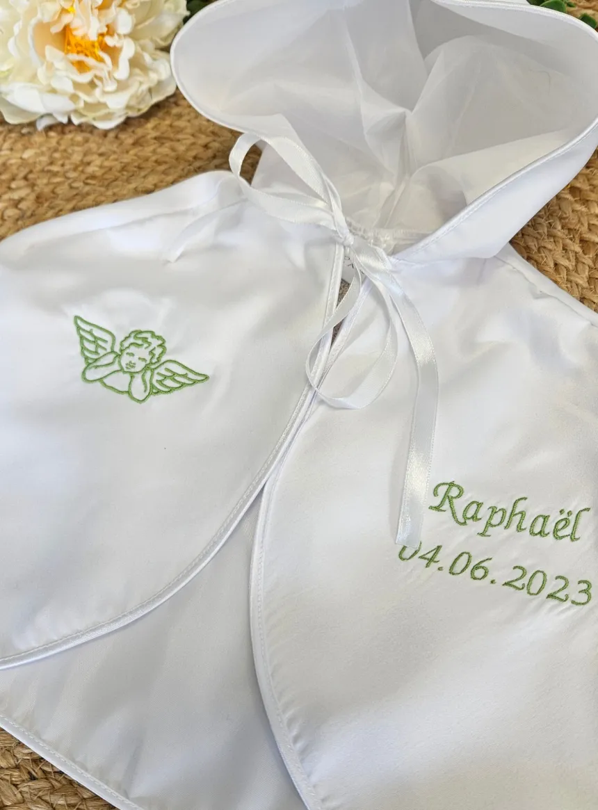 Cape de baptême blanche en satin avec capuche Blanc bébé