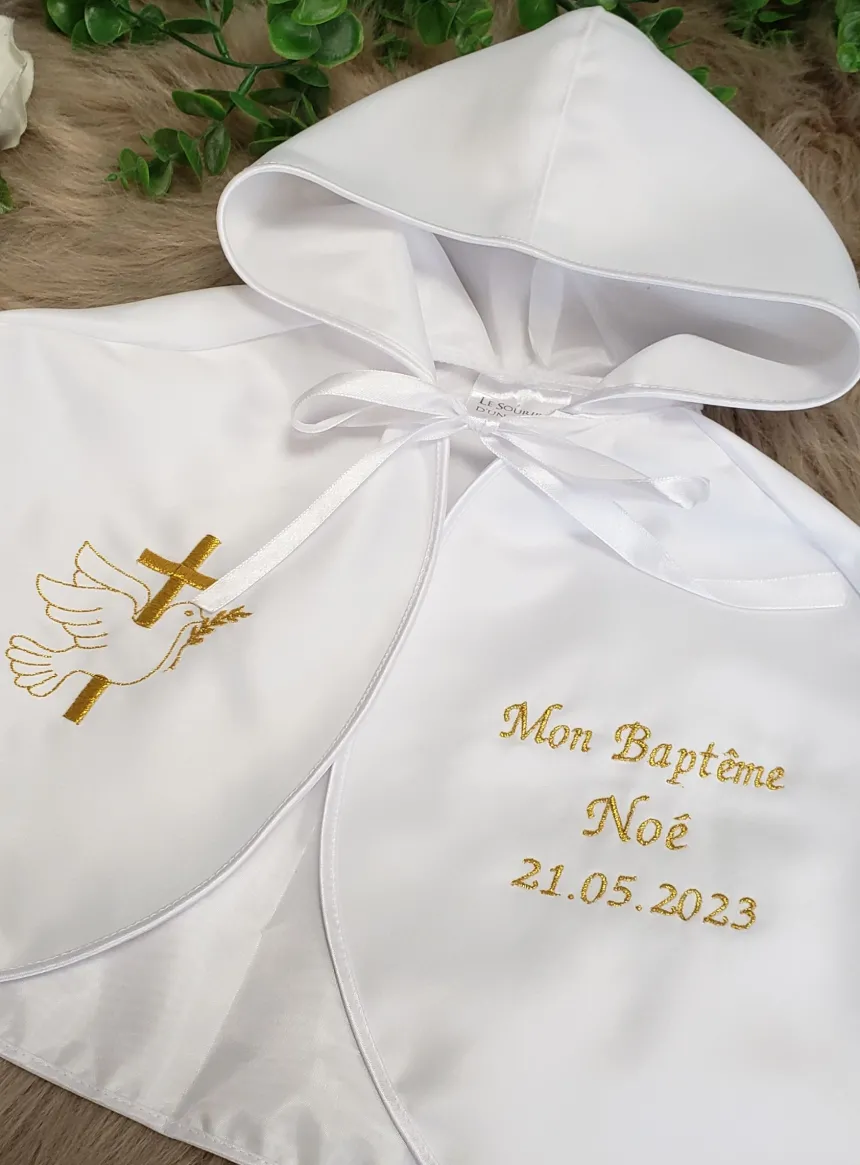 Cape de baptême blanche en satin avec capuche Blanc bébé