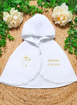 Cape polaire blanche pour baptême bébé