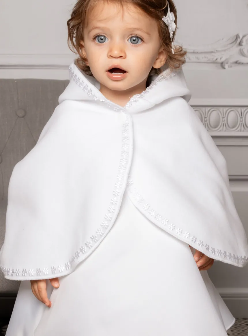 Cape polaire blanche pour baptême bébé