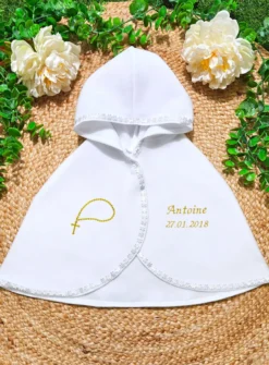 Cape polaire blanche pour baptême bébé
