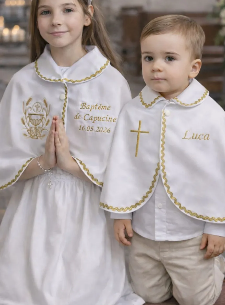 Cape satin blanc galon doré petit col