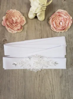 Ceinture dentelle perlée et fleurs centrée - Collection Création Blanc