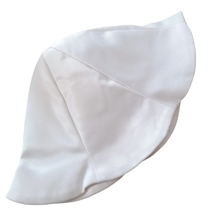 Chapeau blanc bébé forme cloche