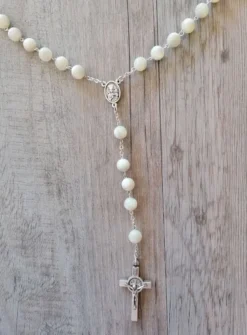 Chapelet perles en nacre blanches Blanc
