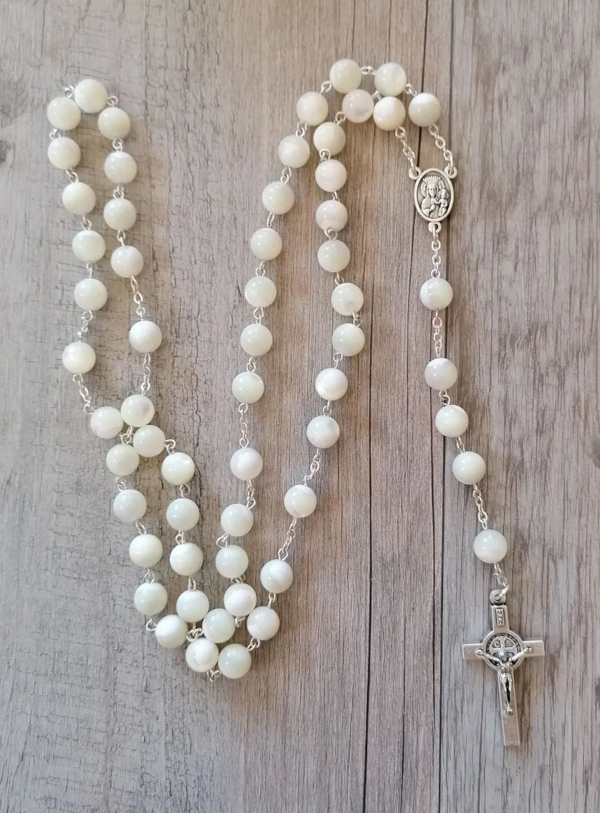 Chapelet perles en nacre blanches Blanc