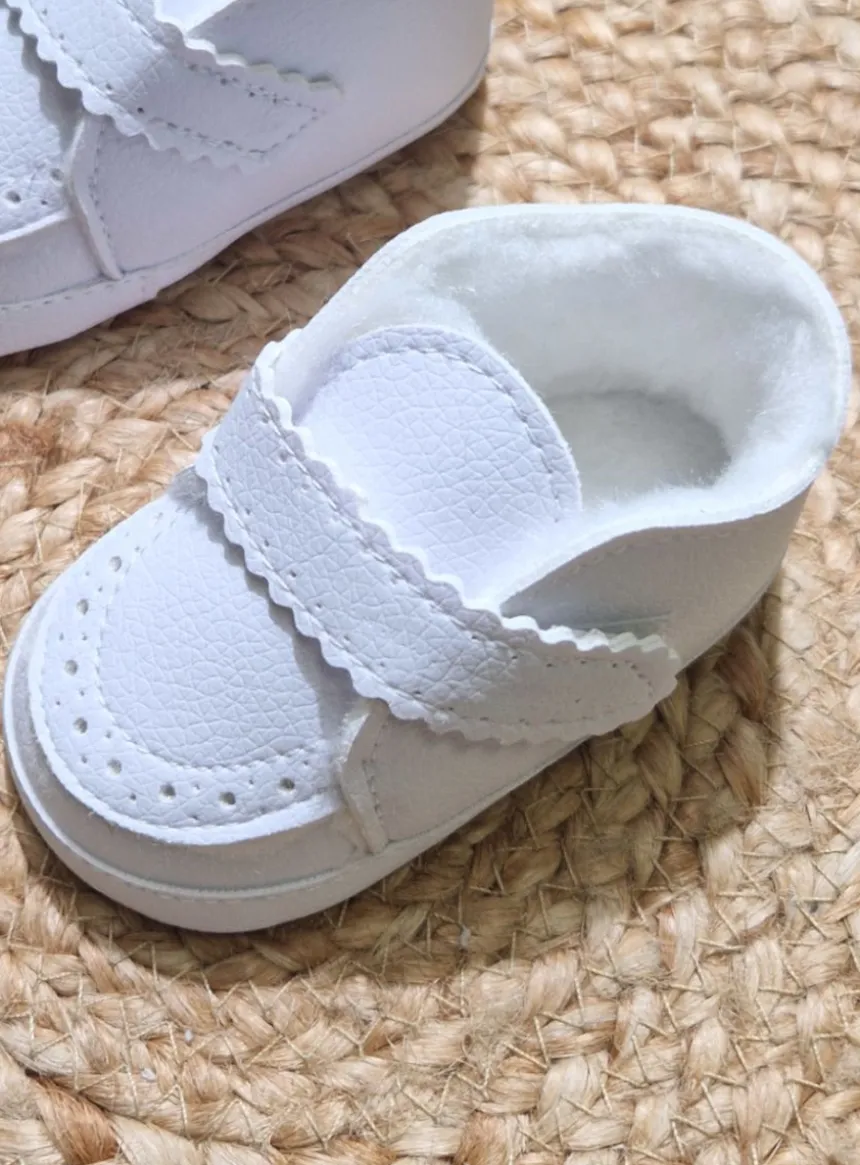 chaussons bébé baptême blancs fourrés