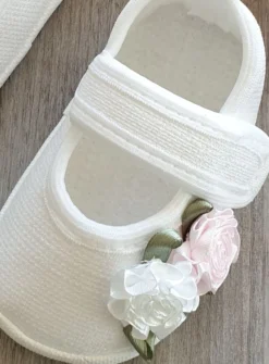 Chaussons bébé fille lin blancs fleurs