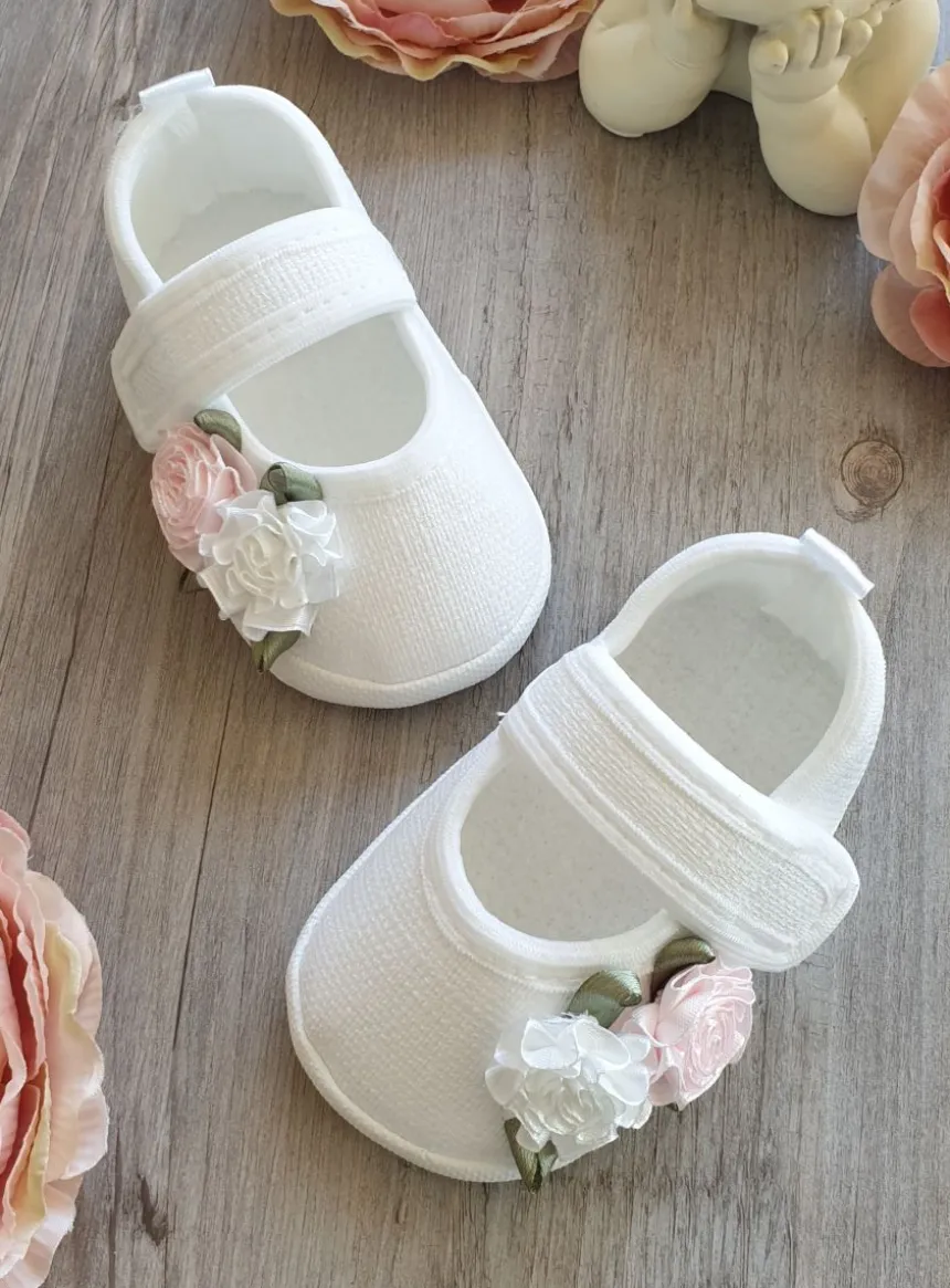 Chaussons bébé fille lin blancs fleurs