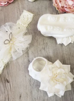 Chaussons / chaussettes + bandeau coordonnés bébé fille avec fleurs Ivoire - Ecru Taille unique