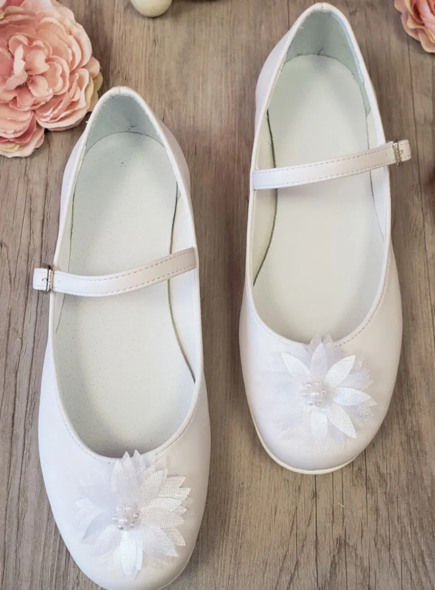 Chaussures ballerines blanches lanière cérémonie fille avec fleur tissus