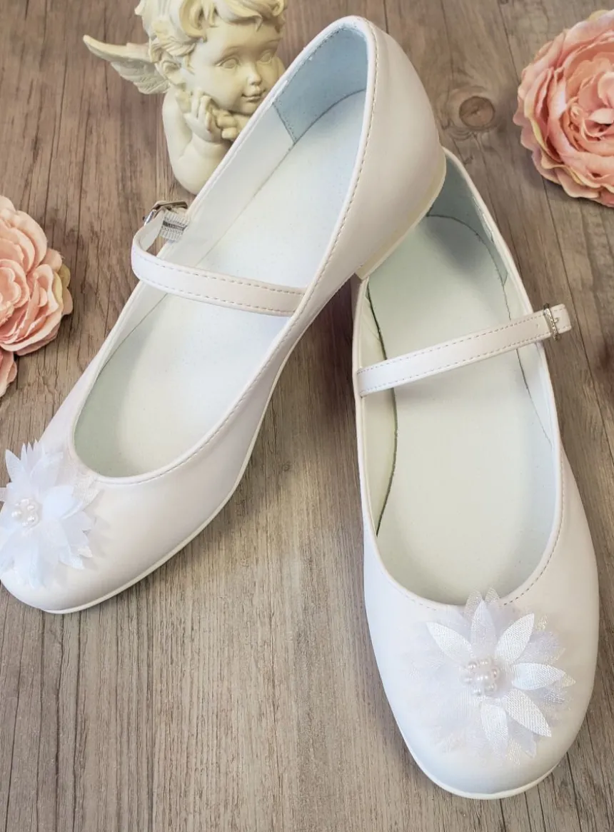 Chaussures ballerines blanches lanière cérémonie fille avec fleur tissus