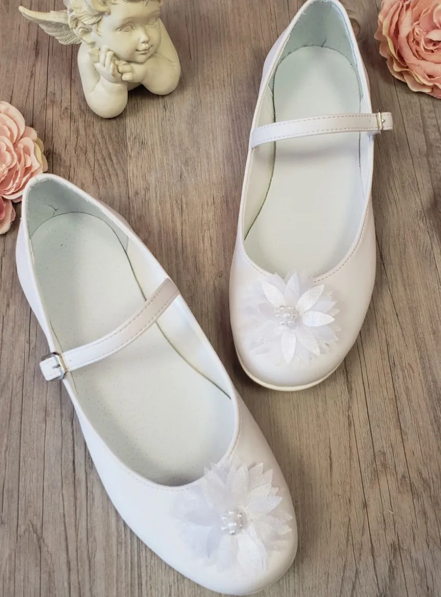 Chaussures ballerines blanches lanière cérémonie fille avec fleur tissus