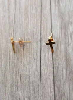 Collier pendentif Croix + boucles d'oreilles