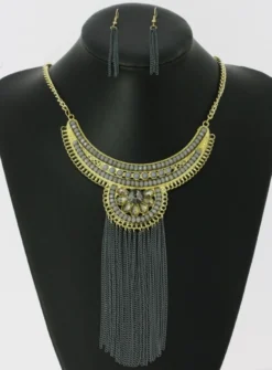 Collier plastron chic + boucles