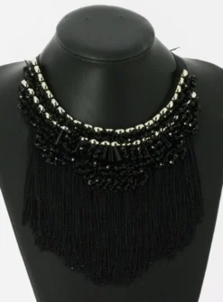 Collier plastron et perles Noir