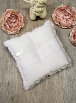 Coussin alliances en fourrure
