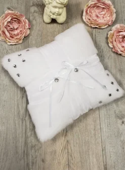 Coussin alliances en fourrure et strass