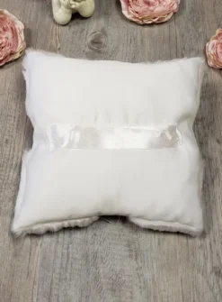Coussin alliances en fourrure et strass