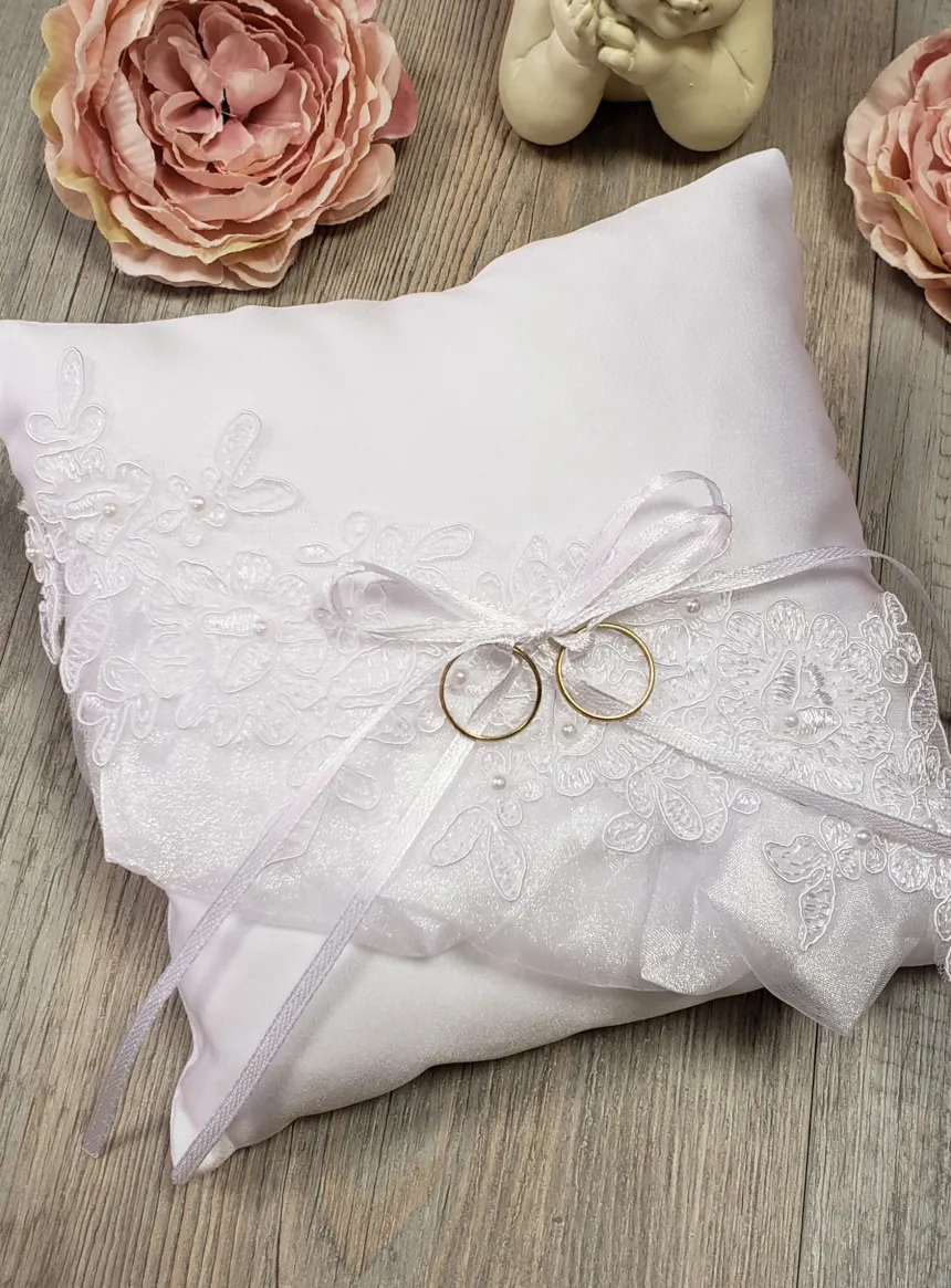 Coussin porte alliance dentelle et organza