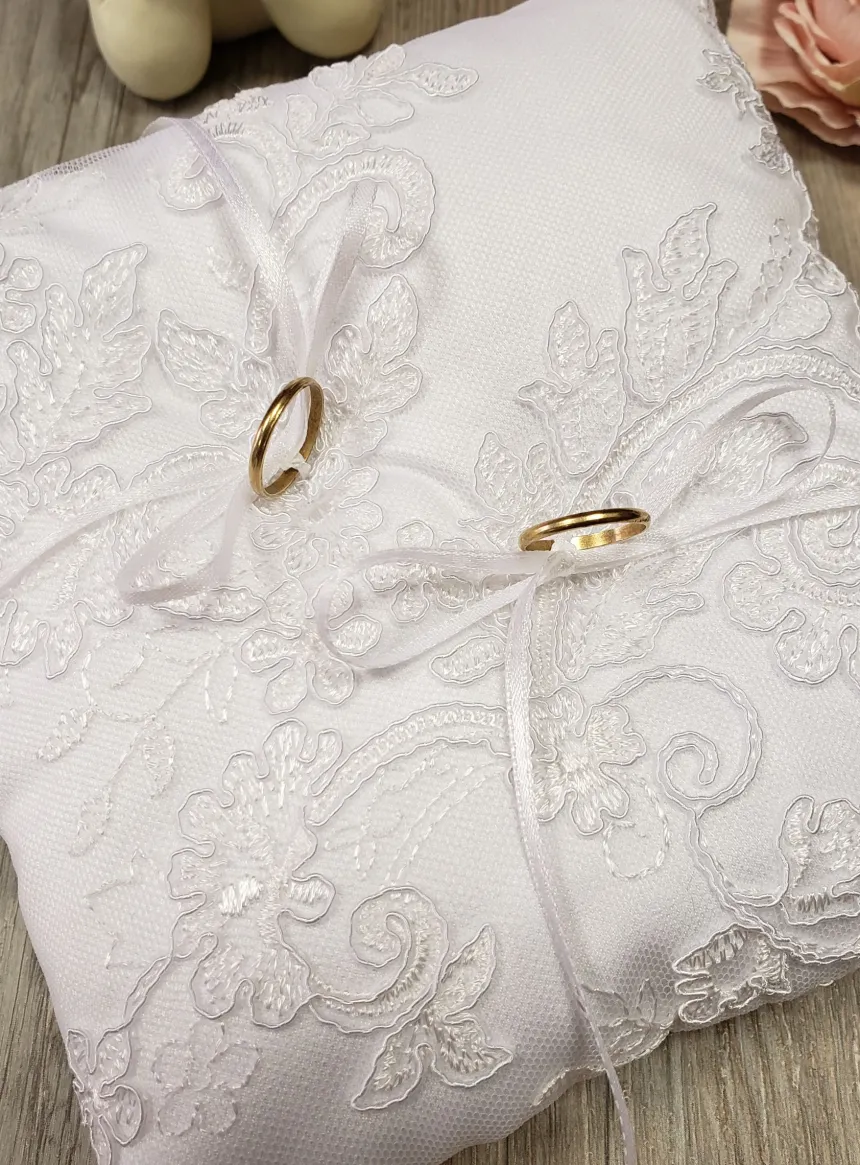 Coussin porte alliances dentelle et rubans