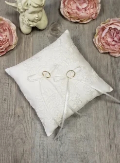 Coussin porte alliances dentelle et rubans