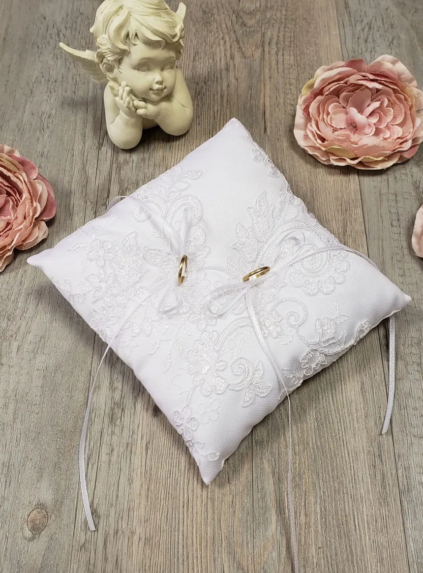 Coussin porte alliances dentelle et rubans