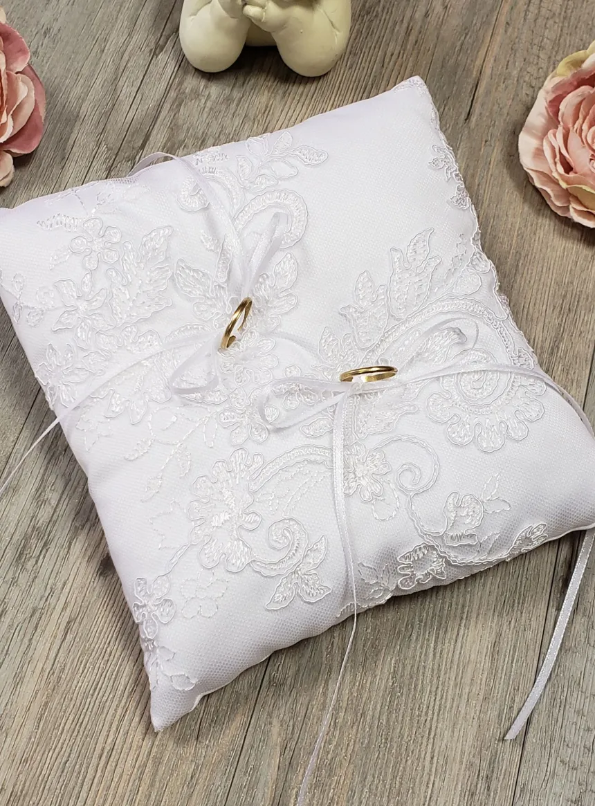 Coussin porte alliances dentelle et rubans